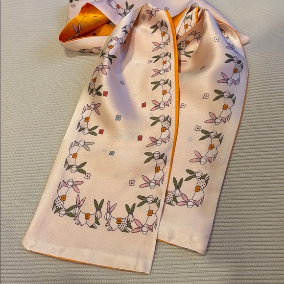 Reversible Scarf – Polka dots  & Bunny Print - Picture 9 of 9